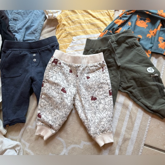 BIG BUNDLE OF BABY BOY CLOTHES & 3 SNEAKERS 9,12,18,24 MONTHS (28 total pieces) - Picture 9 of 16